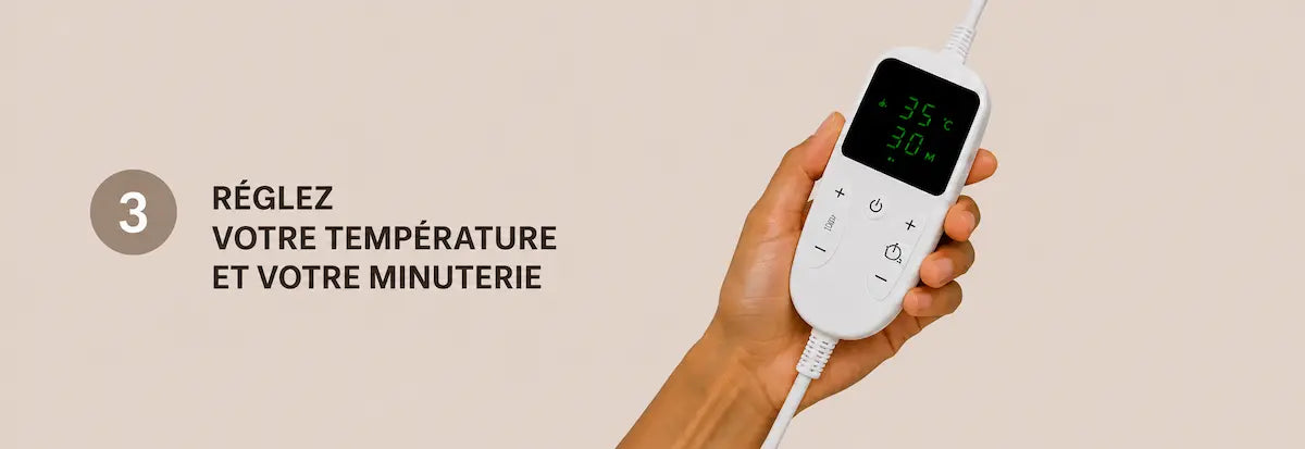 Réglage de la température et de la minuterie sur la télécommande du casque chauffant Reveluce.
Texte à côté de la télécommande : "ETAPE 3 : REGLEZ VOTRE TEMPERATURE ET VOTRE MINUTERIE"